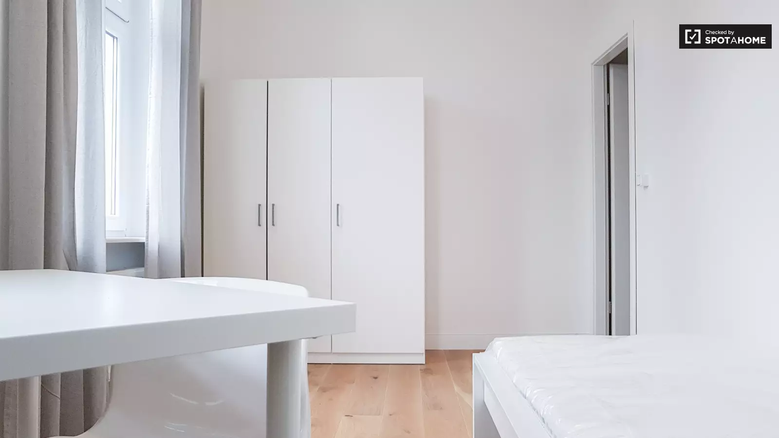 Wohnung Leibnizstraße in Berlin