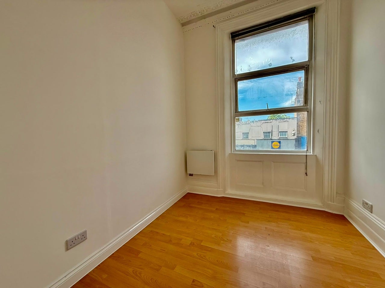 Flat Denmark Hill in Greater London