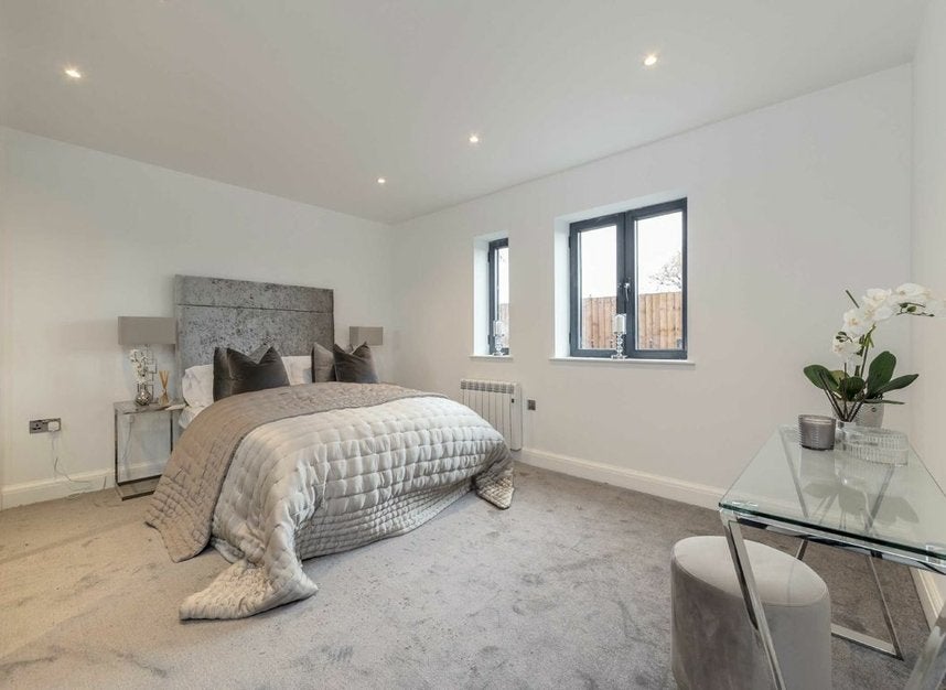 Flat Gunnersbury Avenue in Greater London
