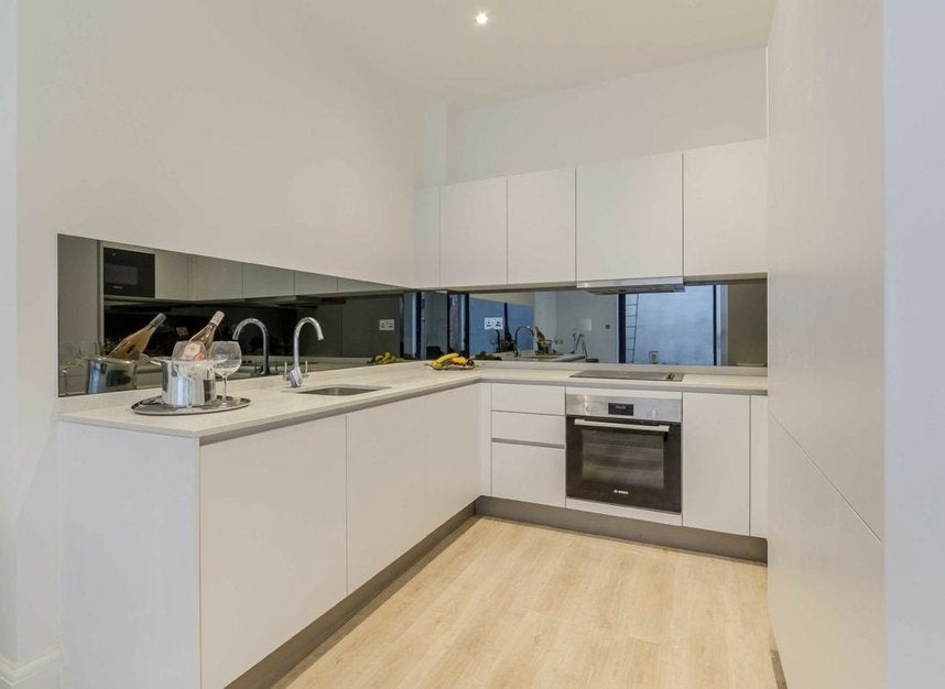Flat Gunnersbury Avenue in Greater London