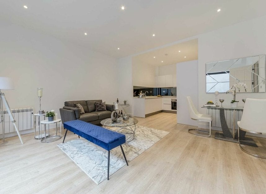 Flat Gunnersbury Avenue in Greater London