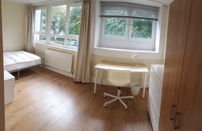 Room Shuttleworth Road in Greater London