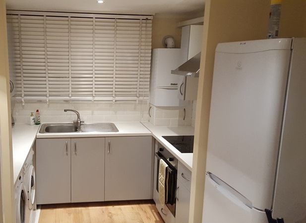 Room Shuttleworth Road in Greater London