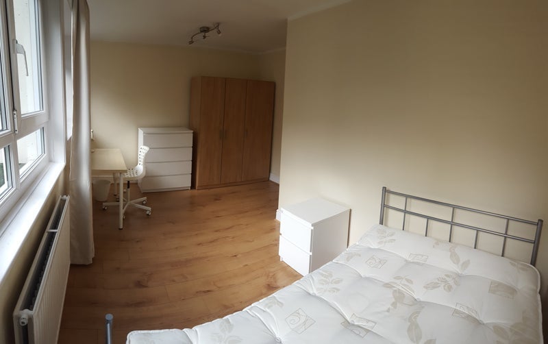 Room Shuttleworth Road in Greater London