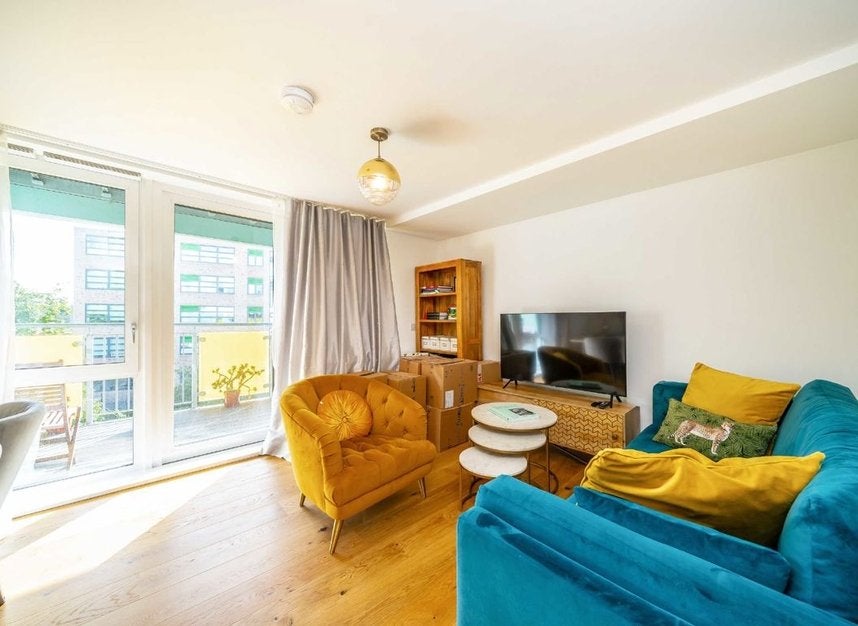 Flat Clarence Avenue in Greater London