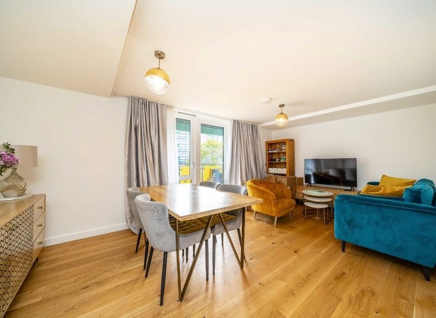 Flat Clarence Avenue in Greater London