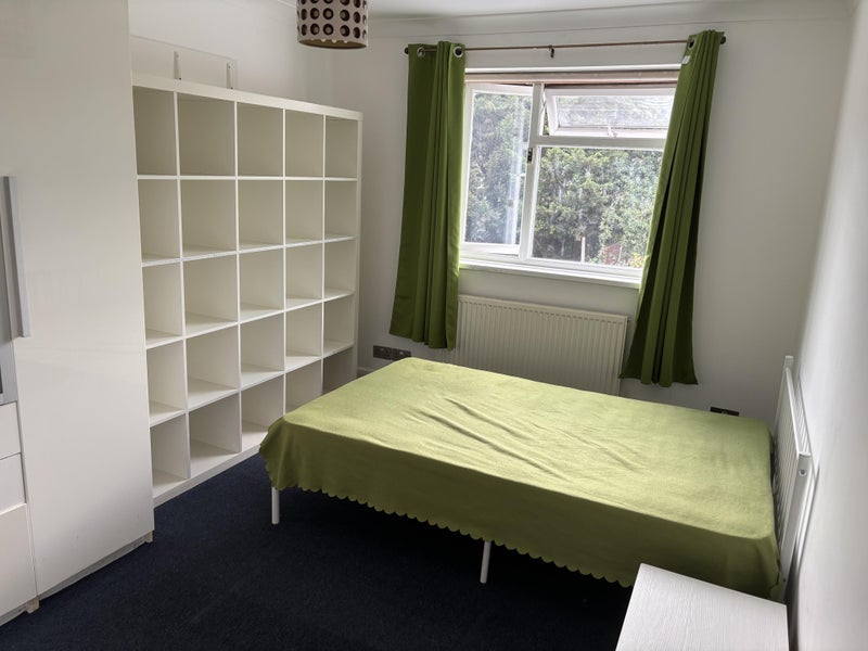 Room Onslow Gardens in Greater London
