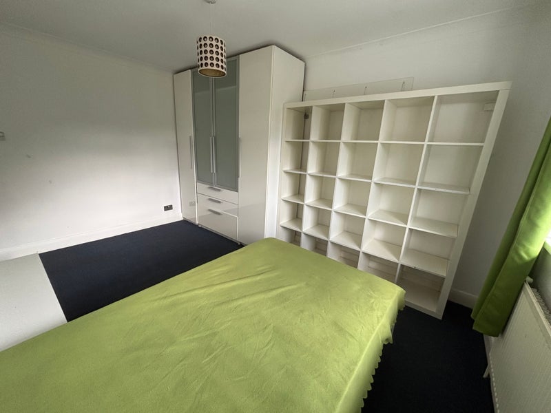 Room Onslow Gardens in Greater London