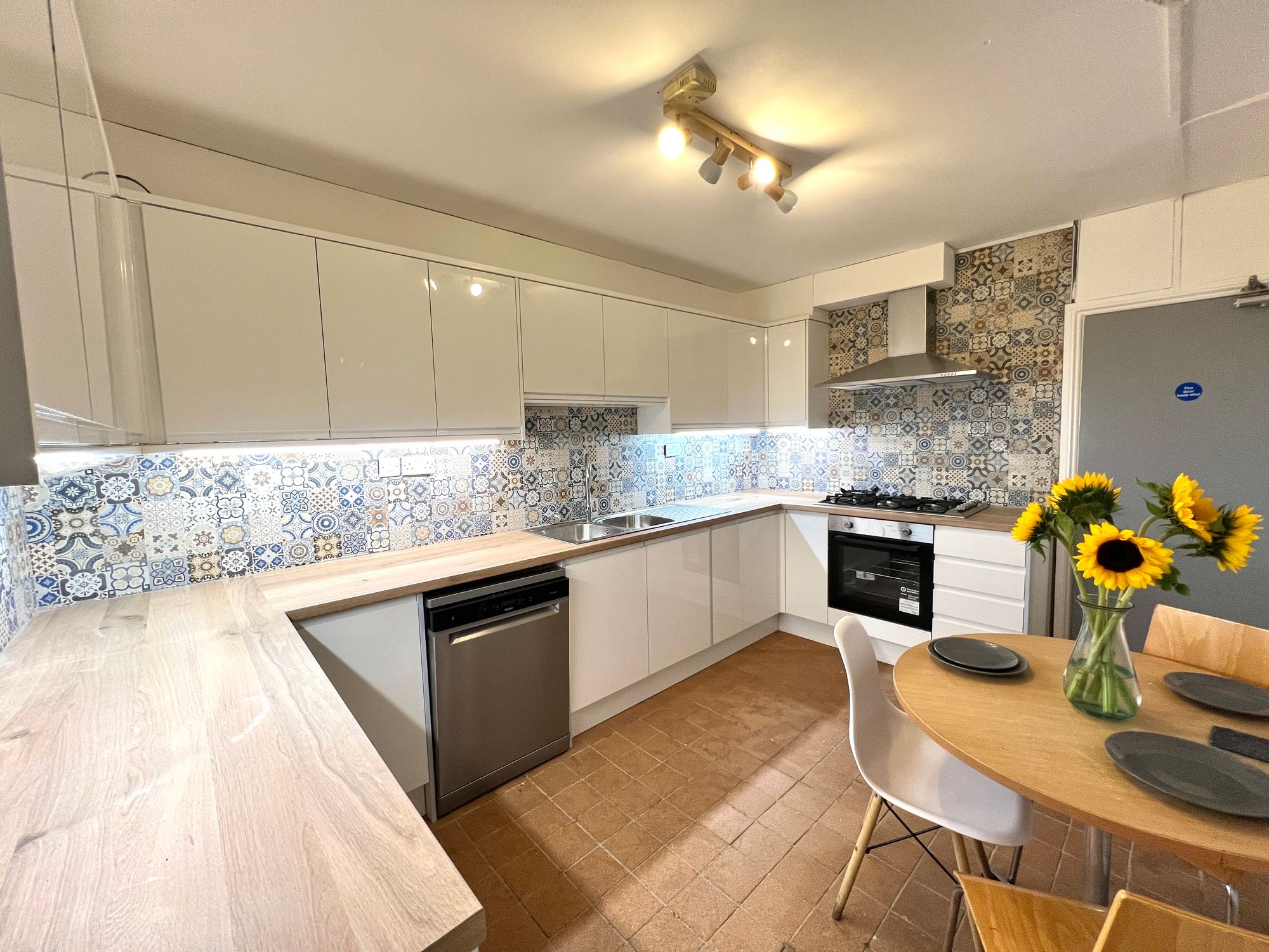 Flat Henrietta Street in Swansea