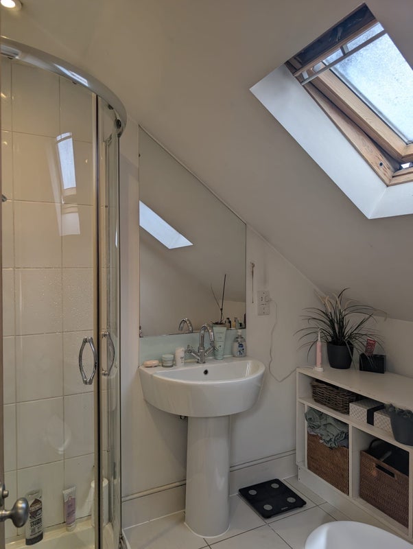 Room Harberton Road in Greater London