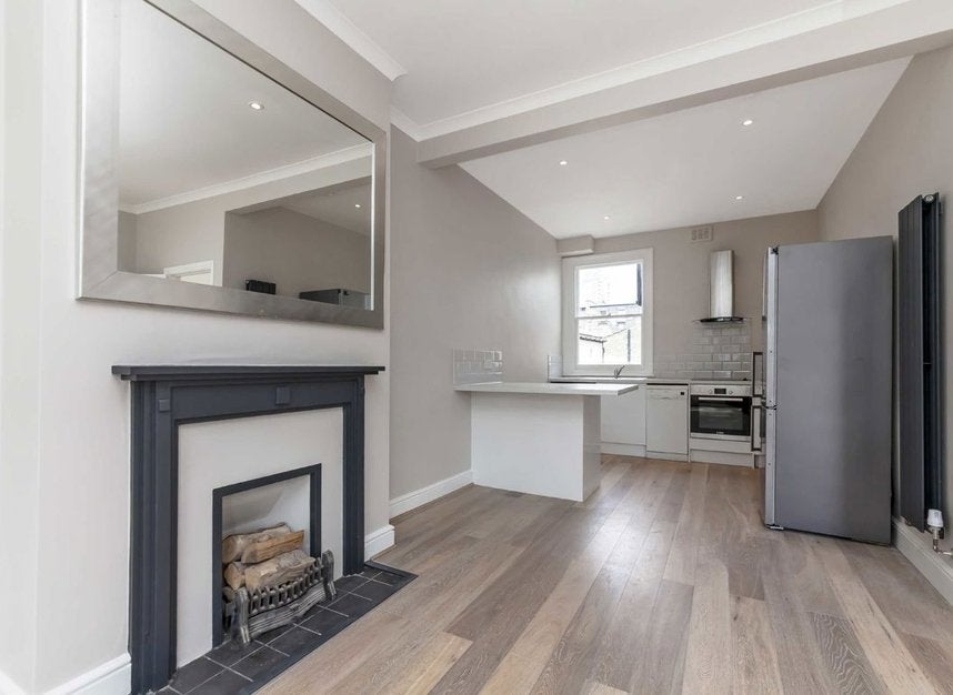 Flat Tynemouth Street in Greater London
