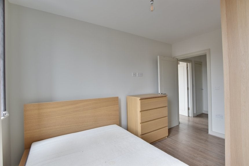 Flat Florence Way in Greater London