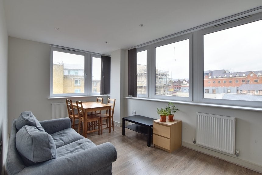 Flat Florence Way in Greater London