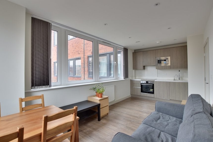 Flat Florence Way in Greater London