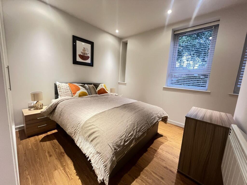 Flat Camberley Avenue in Greater London