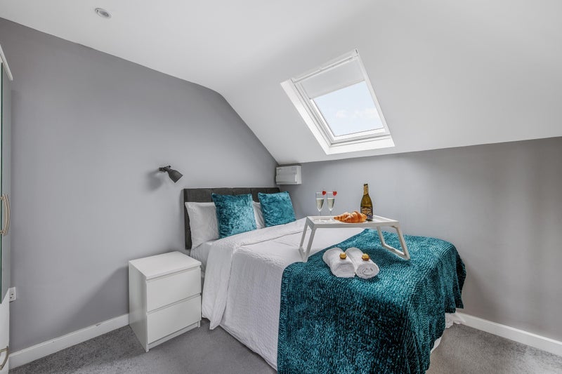 Room West View in Greater London