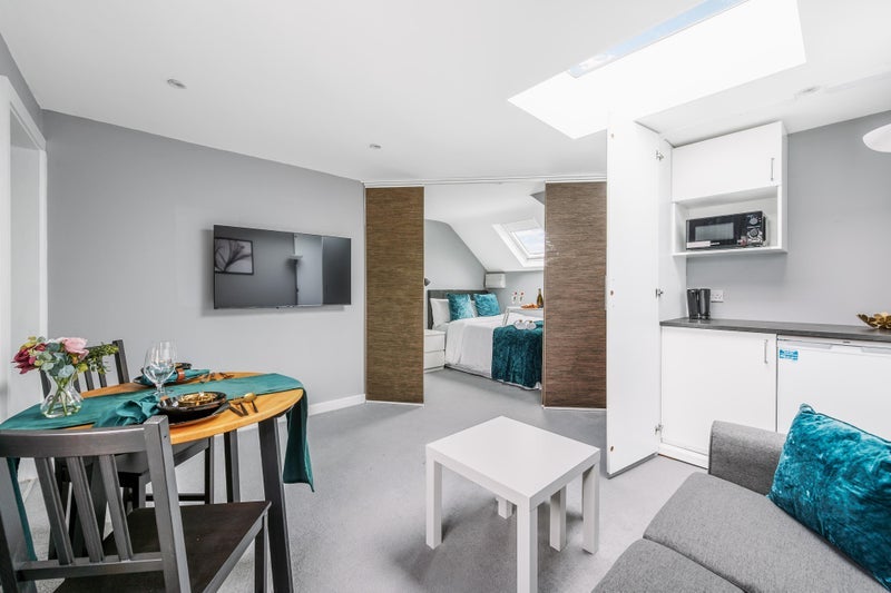 Room West View in Greater London