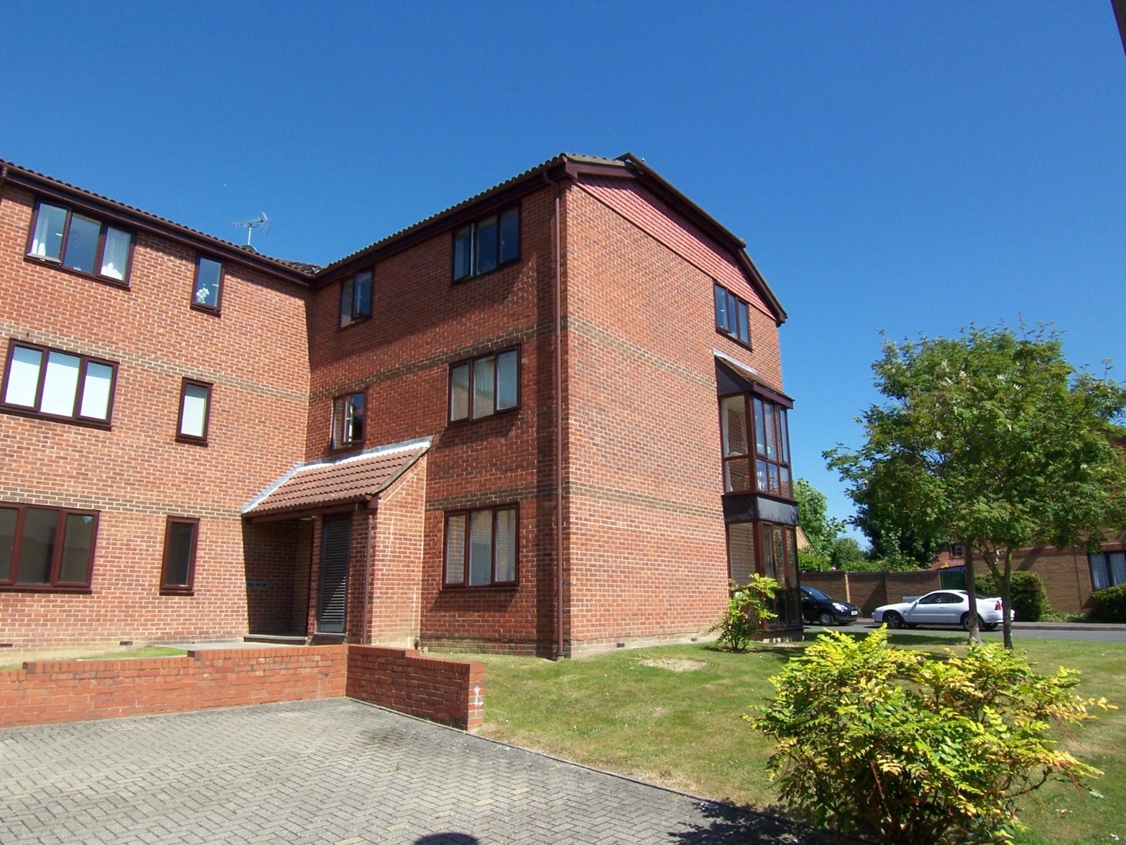 Flat Elm Grove in Horsham