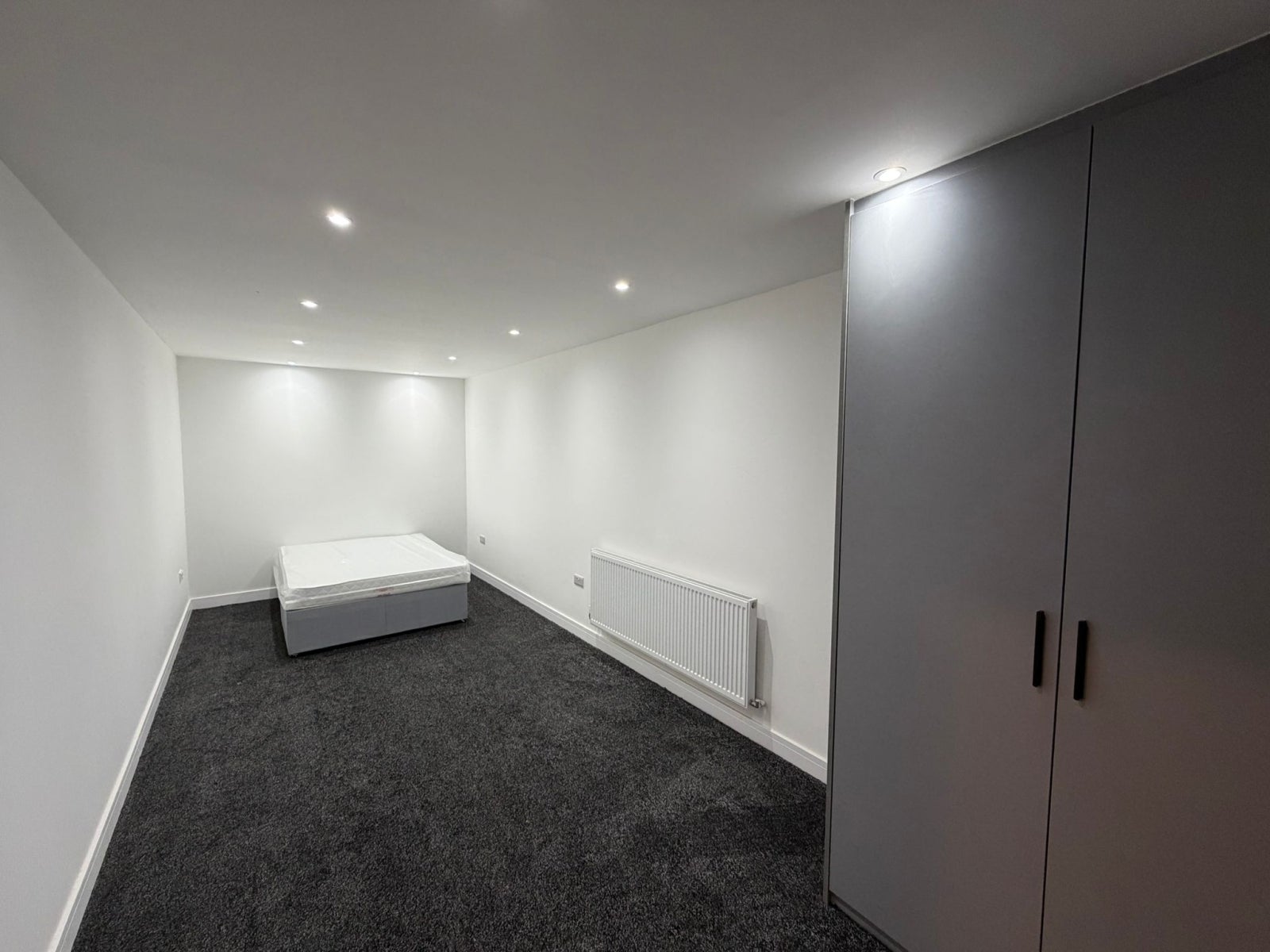House Lodge Avenue in Greater London
