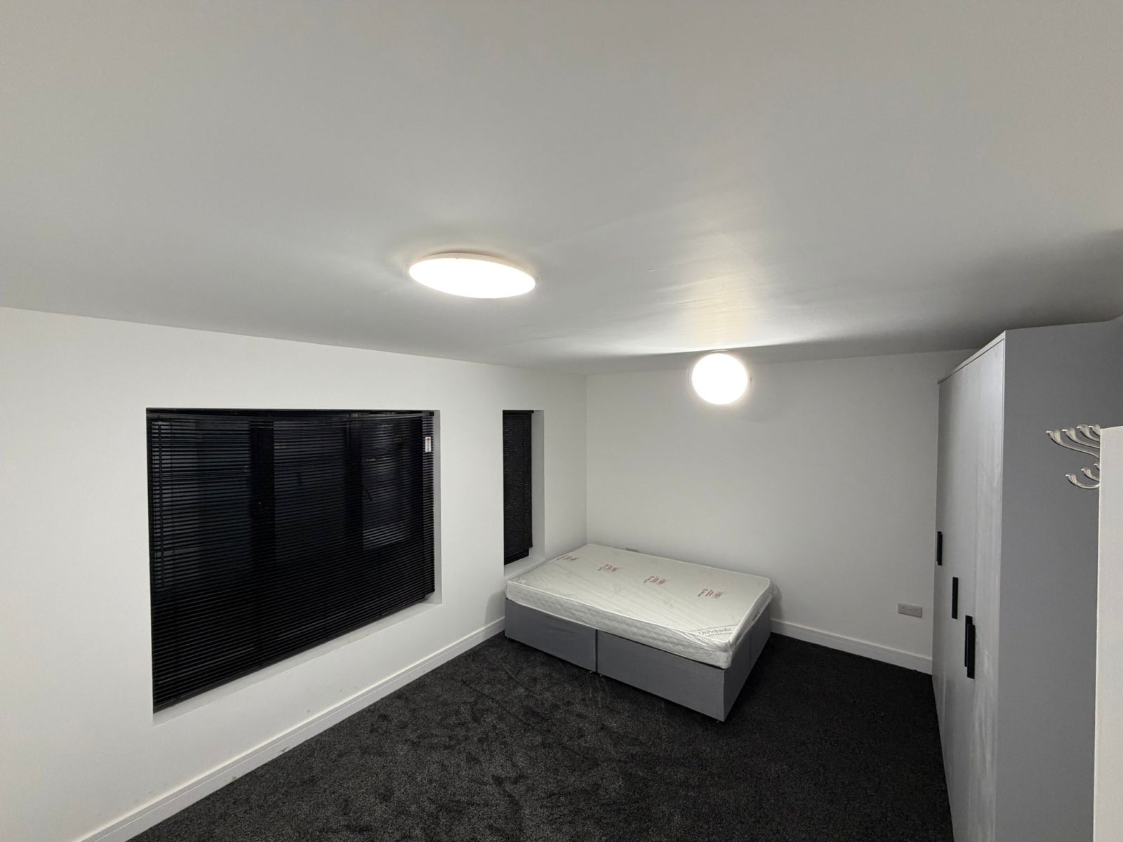 House Lodge Avenue in Greater London