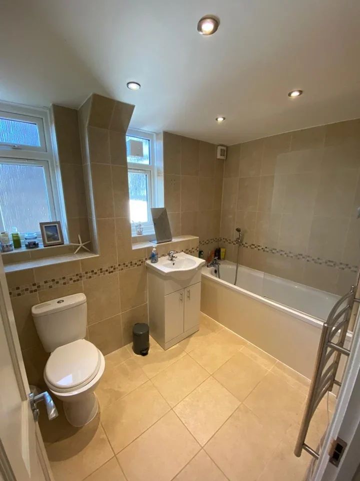 Flat Elsenham Street in Greater London