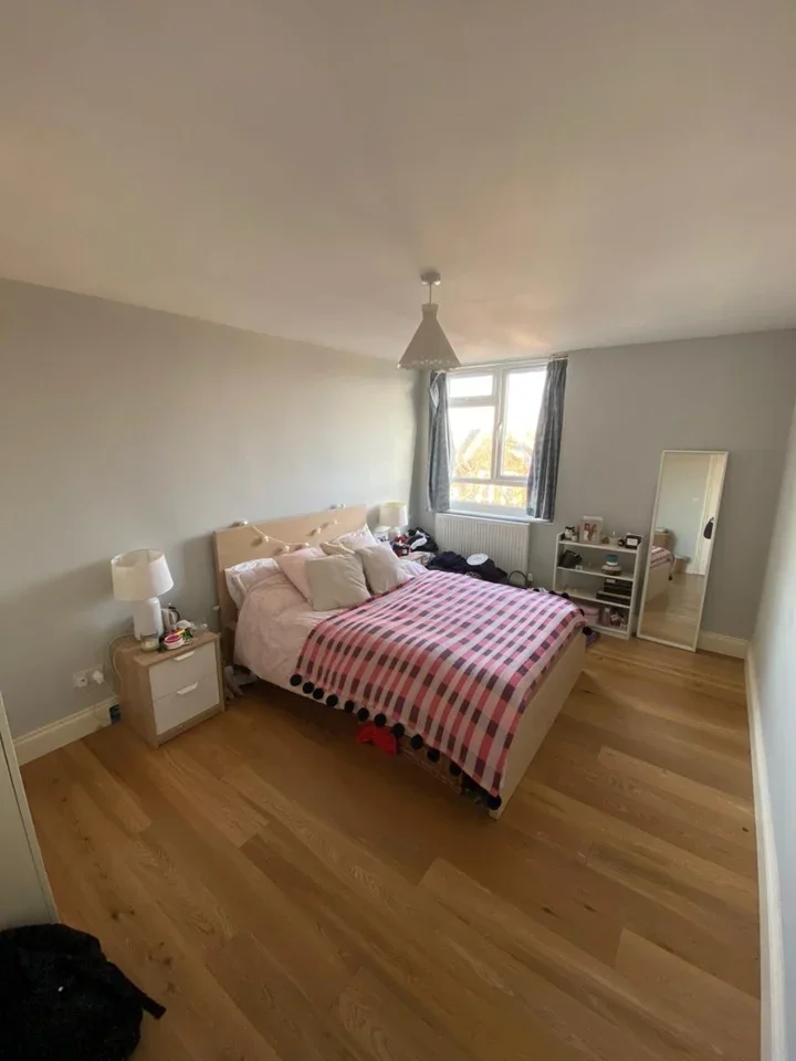 Flat Elsenham Street in Greater London