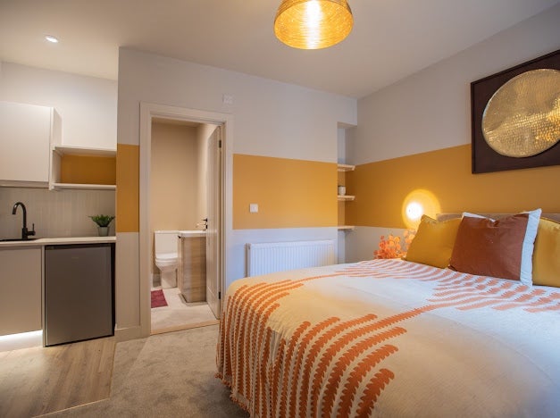 Room Derby Road in Portsmouth