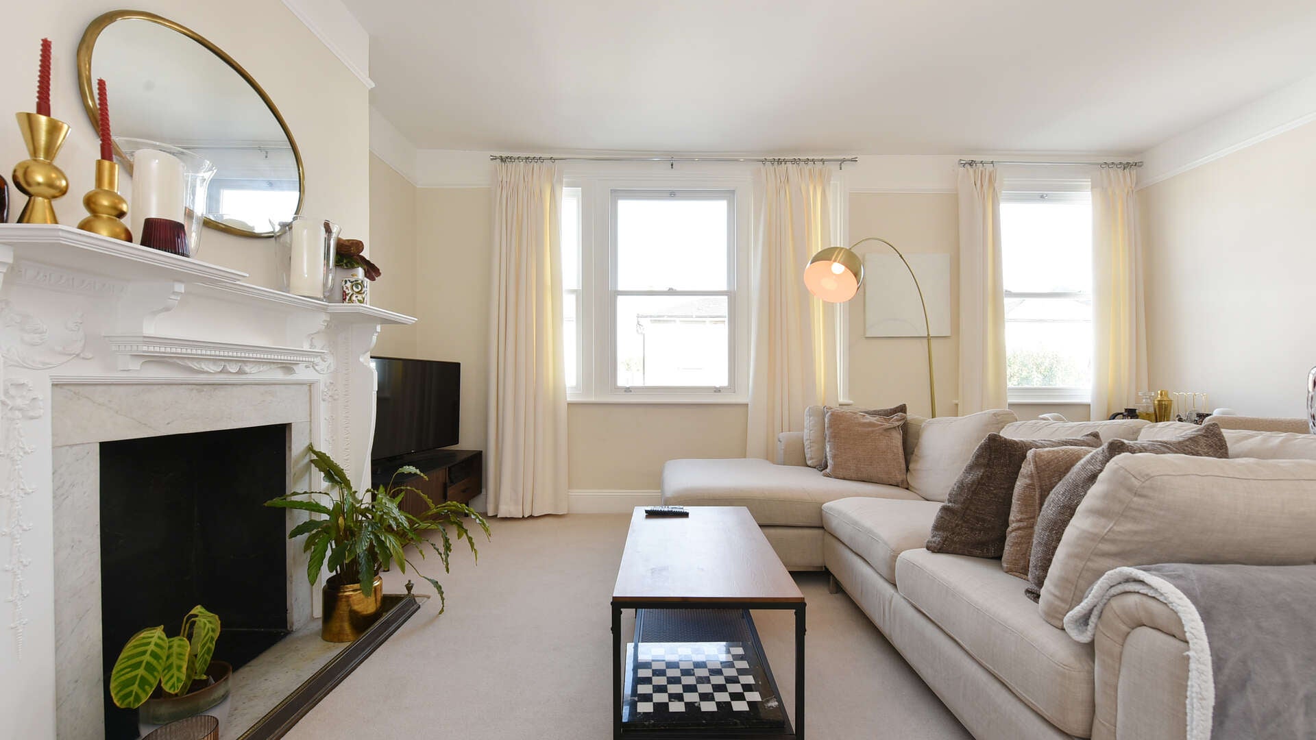 Flat Haldon Road in Greater London