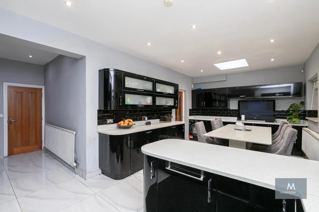 Room Forest Road in Greater London