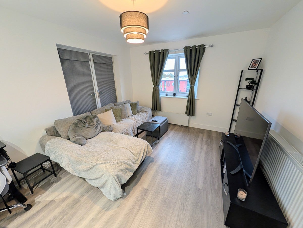 Flat Mendalgief Road in Newport