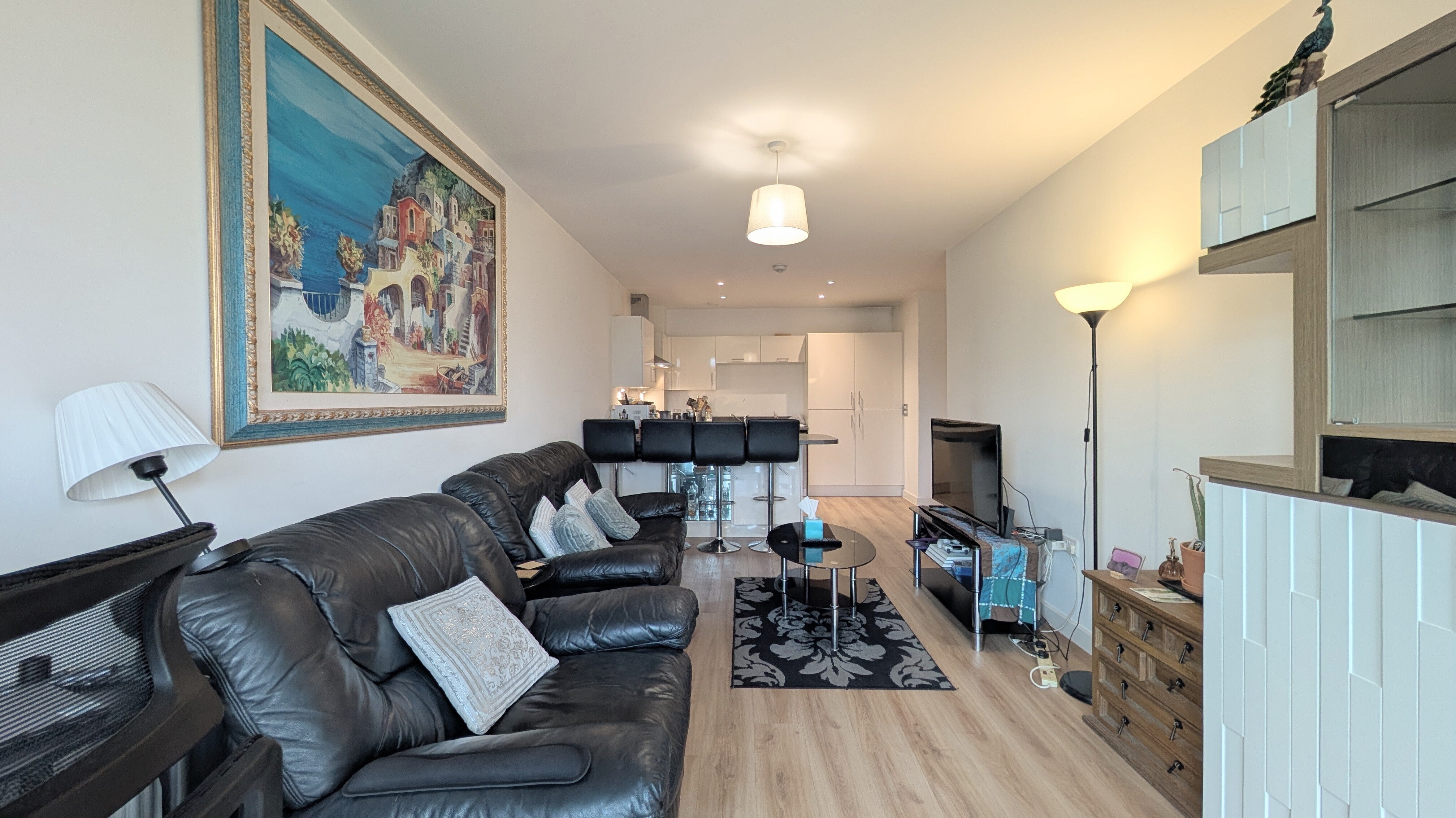 Flat Tentelow Lane in Greater London
