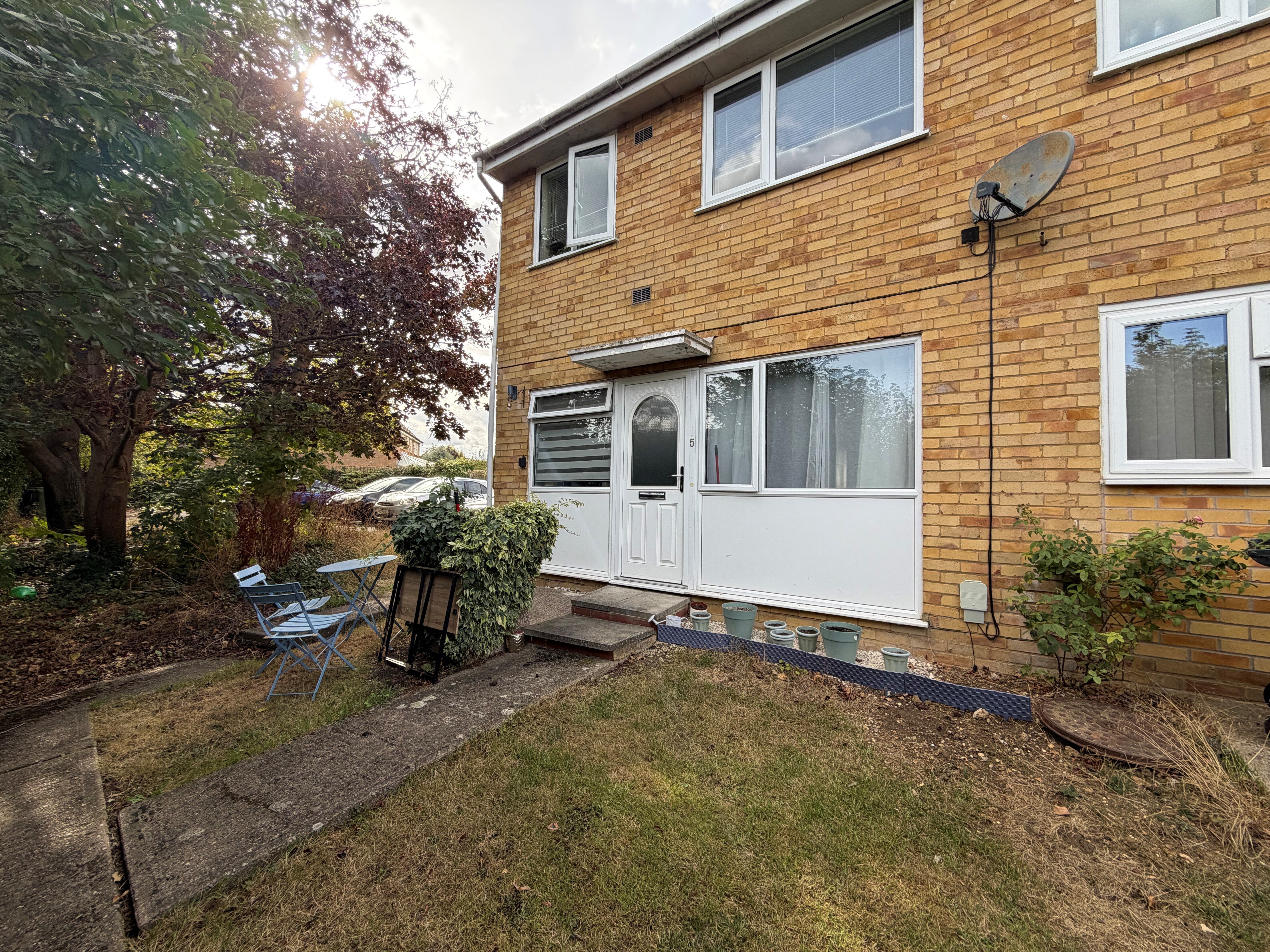 House Brookside Close in Old Stratford