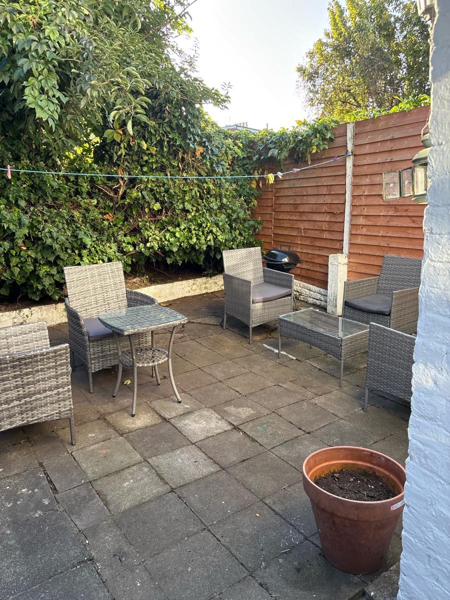 Flat Elcot Avenue in Greater London