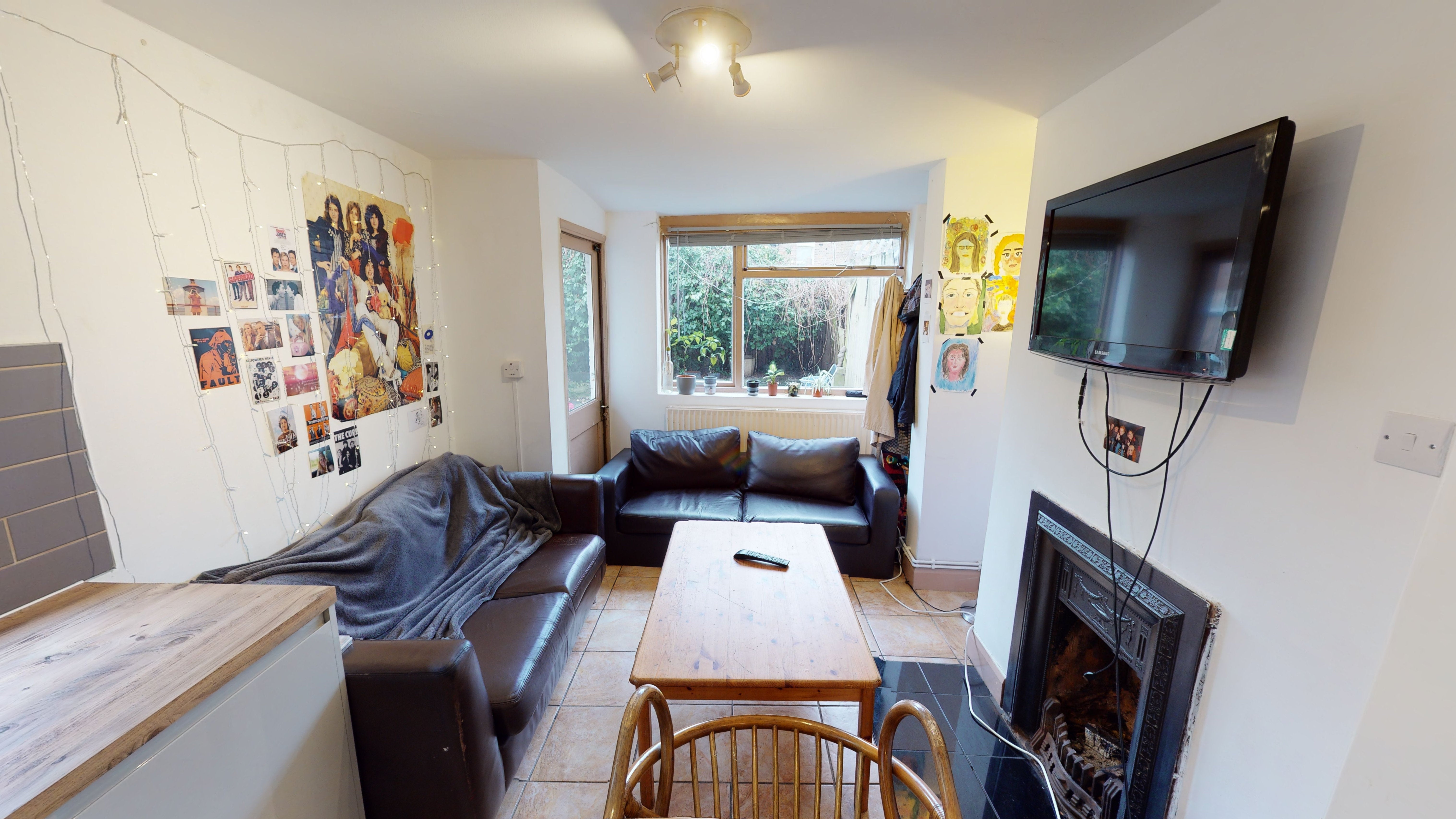 Flat Elcot Avenue in Greater London