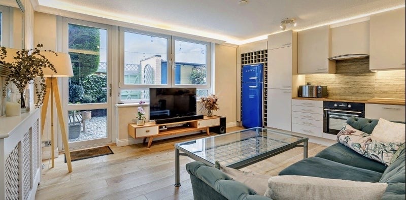 Room Parkham Street in Greater London