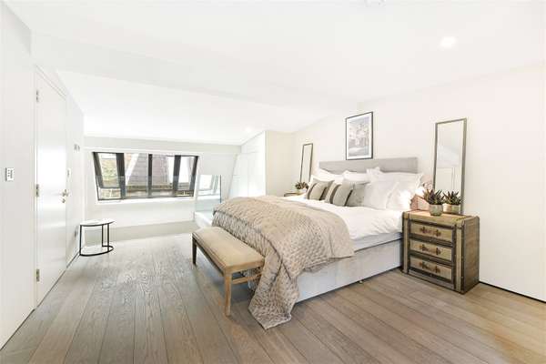 Flat Gilston Road in Greater London