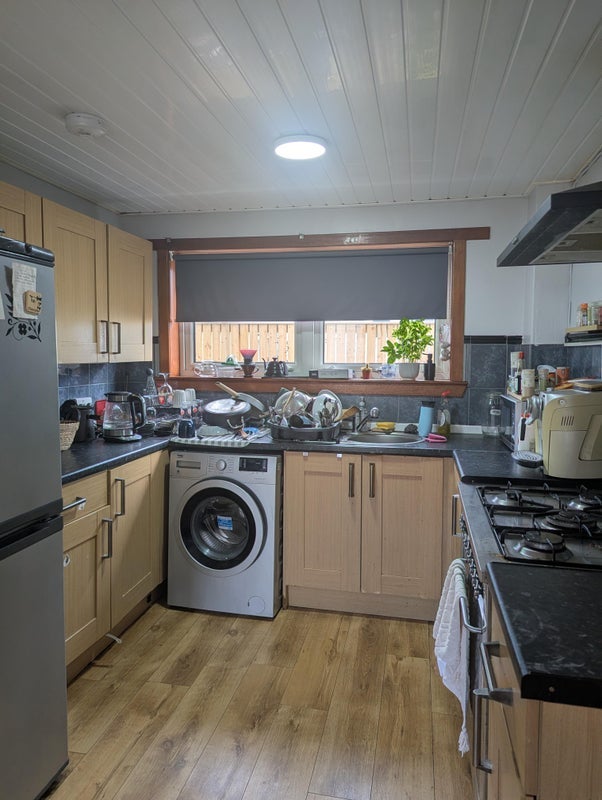 Room Labrador Avenue in Livingston