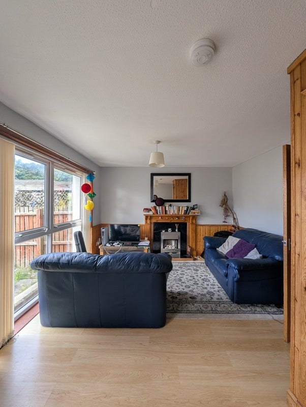 Room Labrador Avenue in Livingston