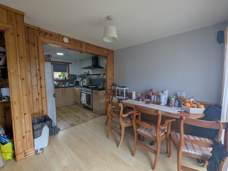 Room Labrador Avenue in Livingston