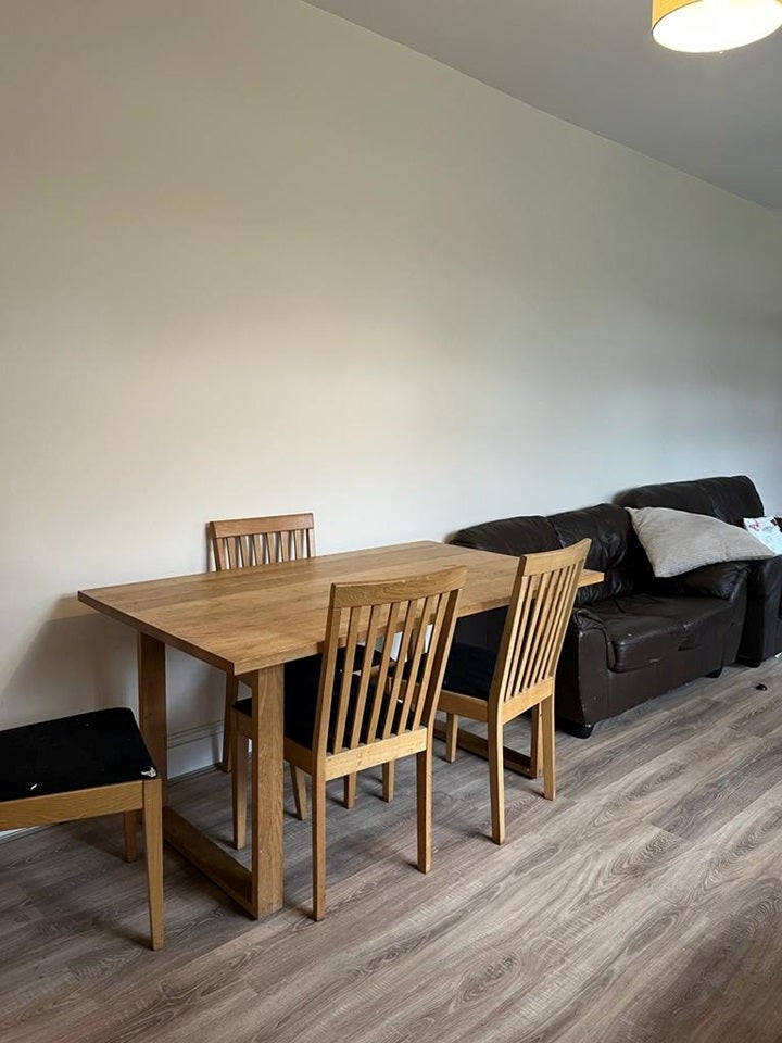 Room Oval Road in Birmingham