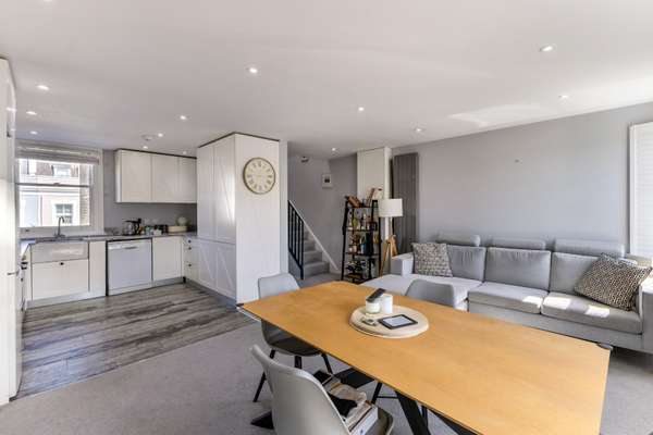 Flat Campana Road in Greater London