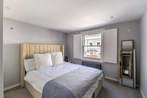Flat Campana Road in Greater London