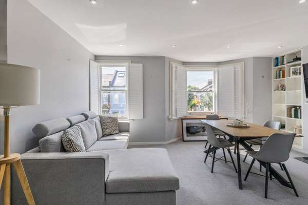 Flat Campana Road in Greater London