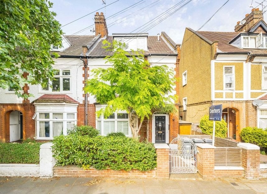 Flat Burnaby Gardens in Greater London