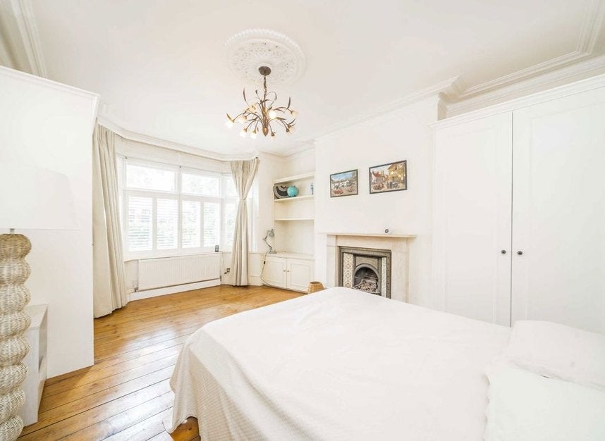 Flat Burnaby Gardens in Greater London