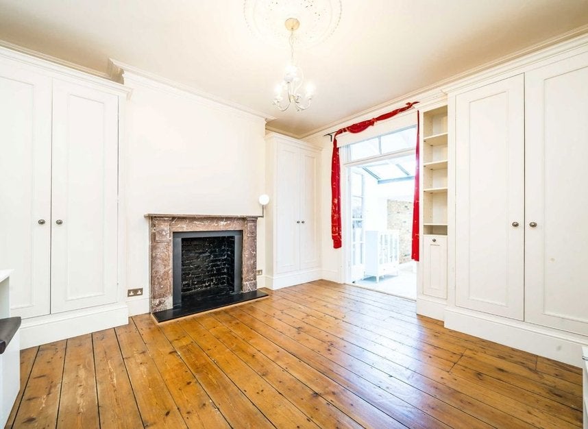 Flat Burnaby Gardens in Greater London
