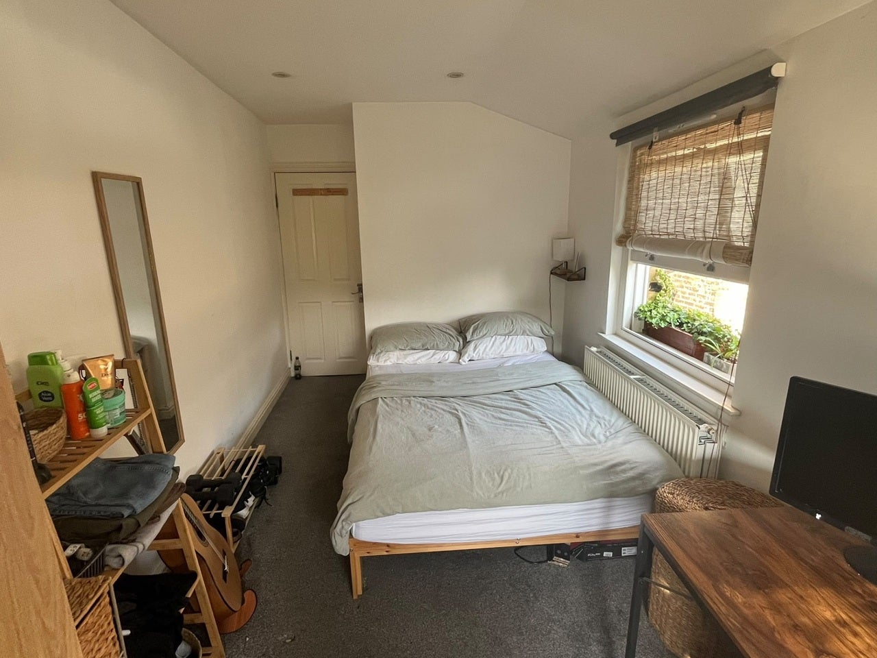 Room Southwark Park Road in Greater London