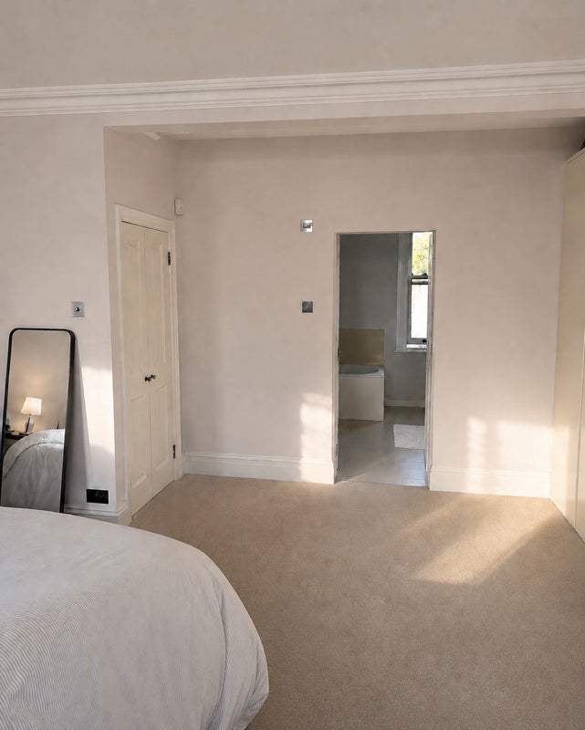 Room Leathwaite Road in Greater London