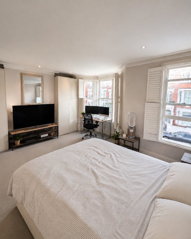 Room Leathwaite Road in Greater London