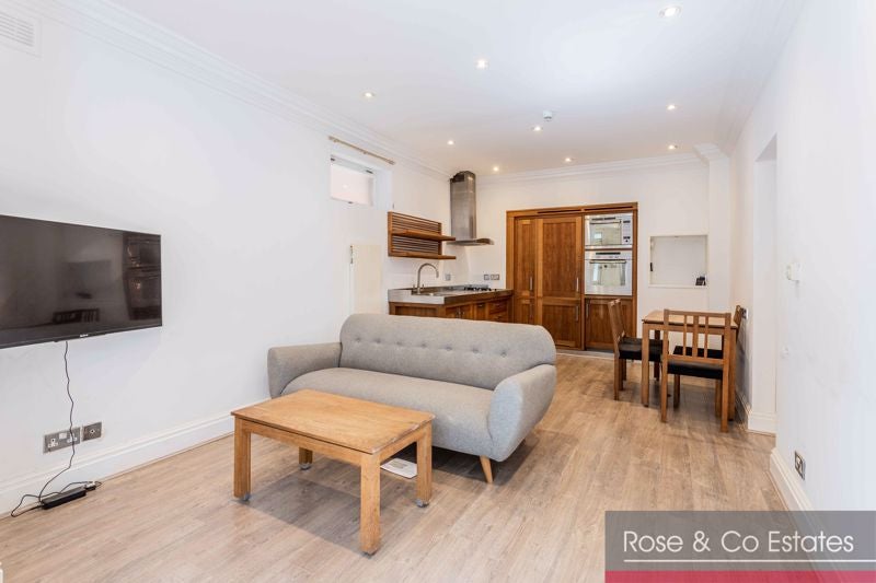 Flat Greencroft Gardens in Greater London